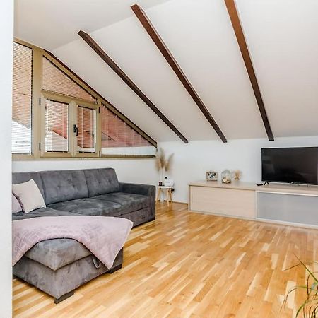 Apartment Roko - Up To 4 People With Free Parking Задар Екстериор снимка