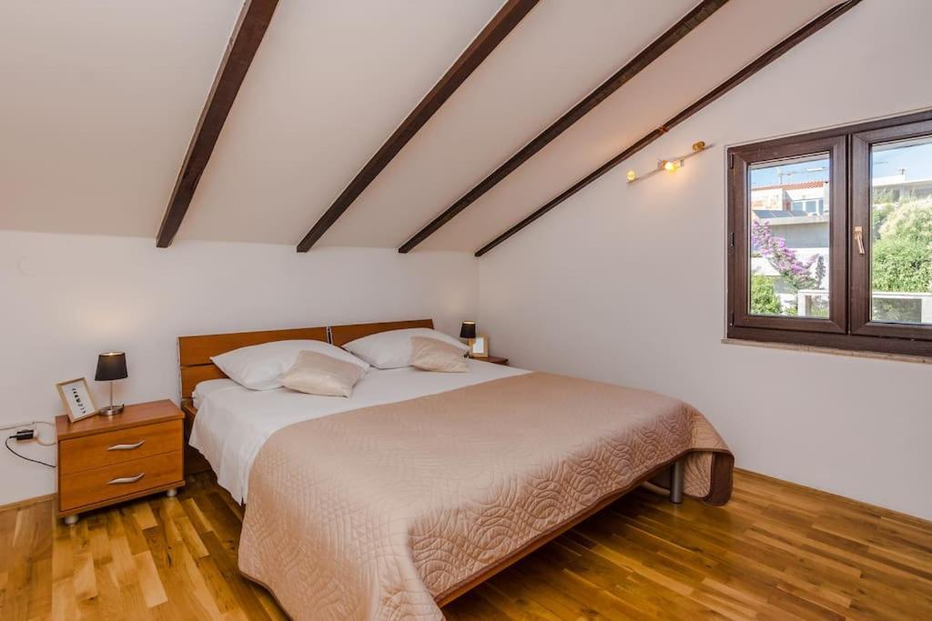Apartment Roko - Up To 4 People With Free Parking Задар Екстериор снимка