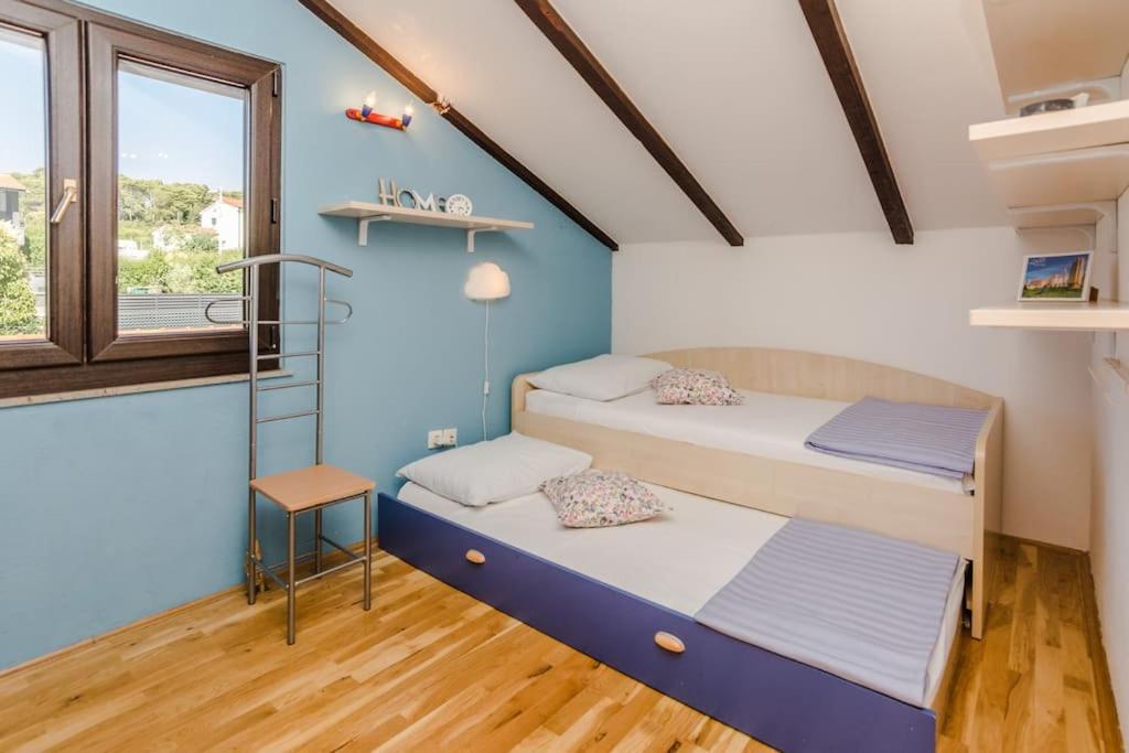 Apartment Roko - Up To 4 People With Free Parking Задар Екстериор снимка
