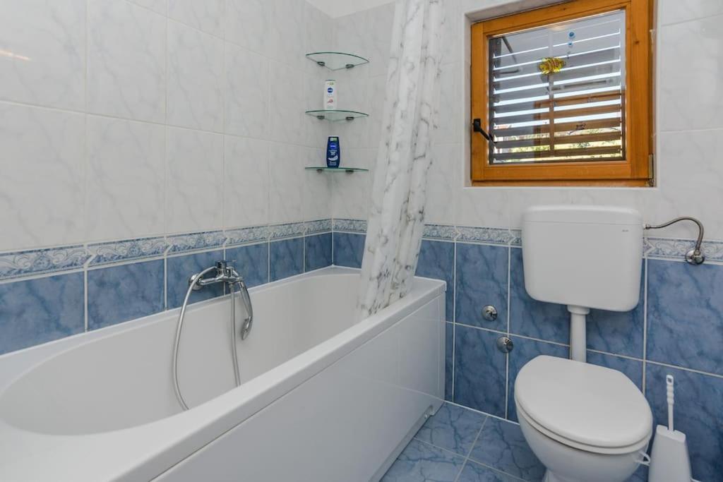 Apartment Roko - Up To 4 People With Free Parking Задар Екстериор снимка
