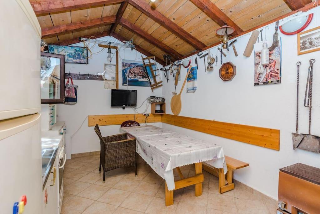 Apartment Roko - Up To 4 People With Free Parking Задар Екстериор снимка