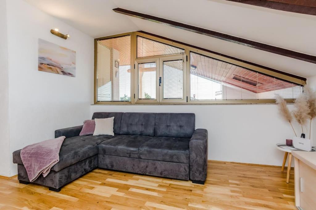 Apartment Roko - Up To 4 People With Free Parking Задар Екстериор снимка