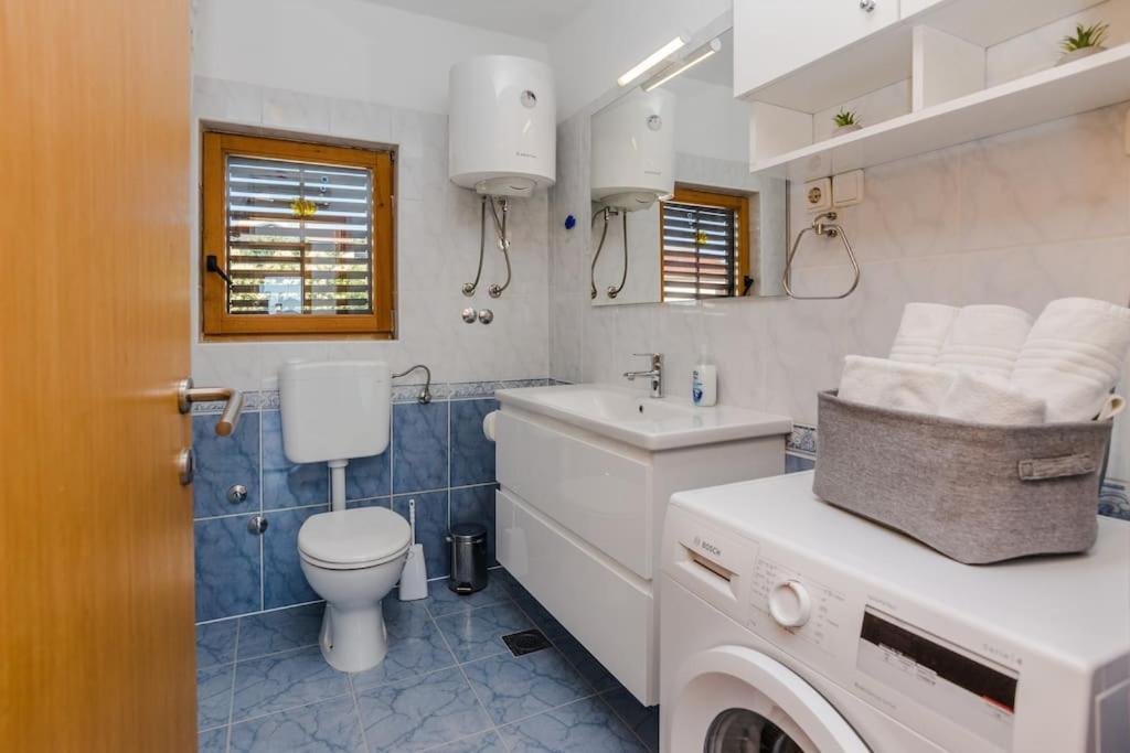Apartment Roko - Up To 4 People With Free Parking Задар Екстериор снимка