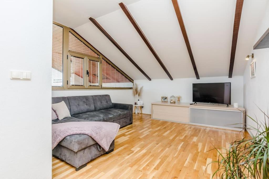 Apartment Roko - Up To 4 People With Free Parking Задар Екстериор снимка