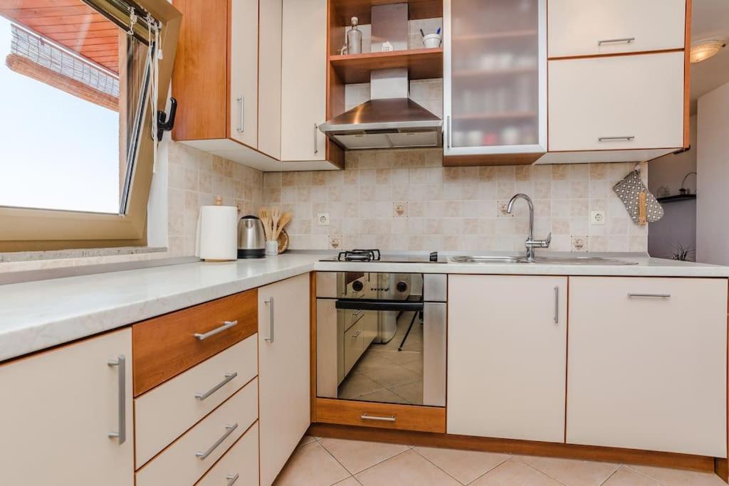 Apartment Roko - Up To 4 People With Free Parking Задар Екстериор снимка